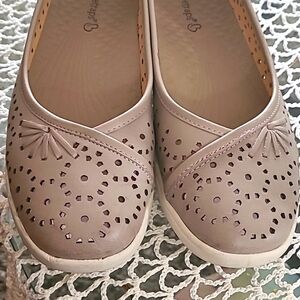 Baretraps Casual Solid Flats for Women